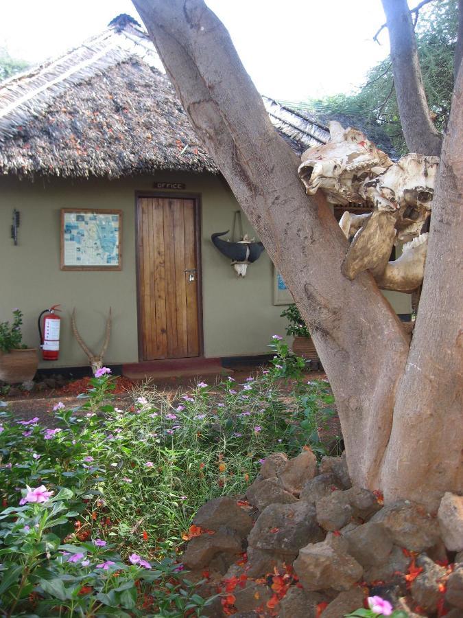 Tsavo West National Park Severin Safari Camp المظهر الخارجي الصورة