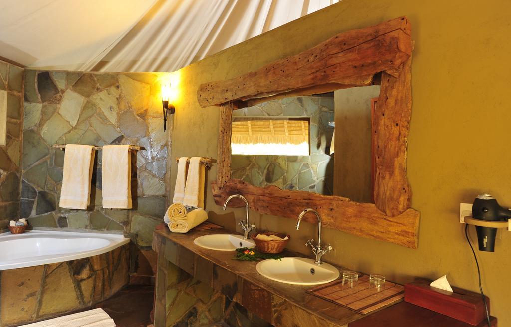 Tsavo West National Park Severin Safari Camp الغرفة الصورة